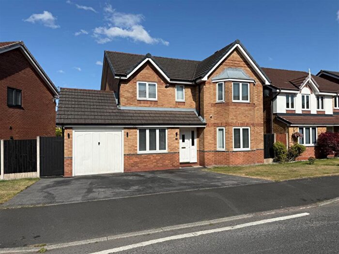 4 Bedroom Detached House For Sale In Cedar Avenue, Stalybridge, SK15