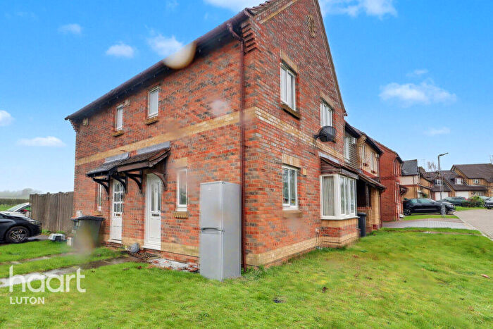 2 Bedroom End Of Terrace House For Sale In The Belfry, Luton, LU2