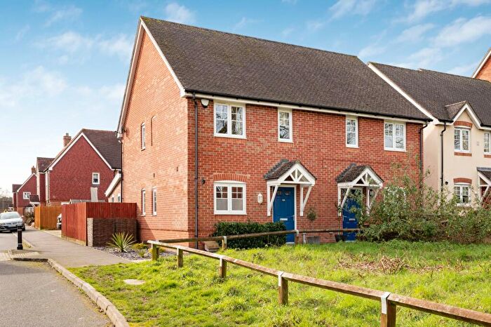3 Bedroom Semi-Detached House For Sale In Garstons Way, Holybourne, Alton, GU34
