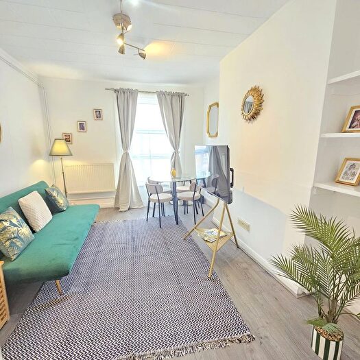 1 Bedroom Flat To Rent In Camden Road, London, NW1