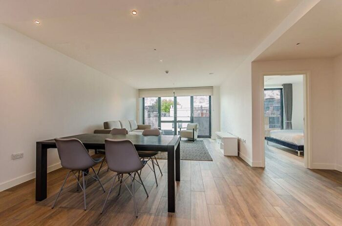 1 Bedroom Flat To Rent In Three Colts Lane, Bethnal Green, London, E2