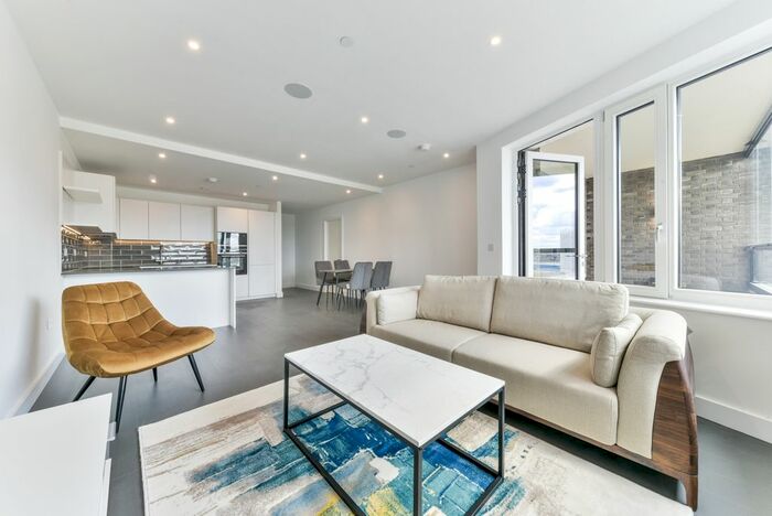 2 Bedroom Flat To Rent In The Crosse, London Square, Bermondsey, SE1