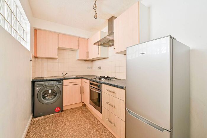 2 Bedroom Flat To Rent In Florence Road, New Cross, London, SE14