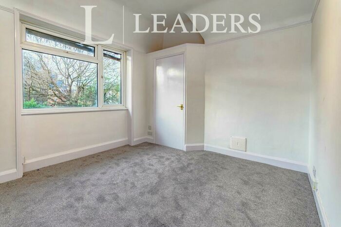 Studio To Rent In Chatsworth Road, CR0