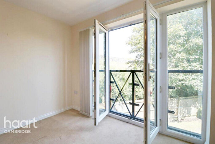 2 Bedroom Flat To Rent In Flack End, Cambridge, CB4