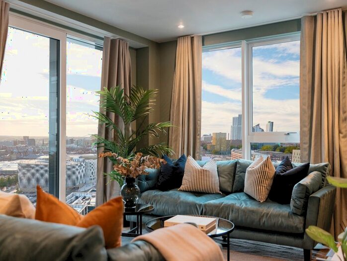 3 Bedroom Flat To Rent In New York, Quarry Hill, Leeds, LS2