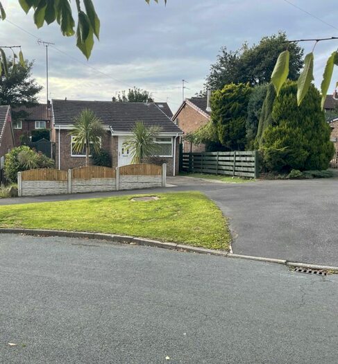 2 Bedroom Bungalow To Rent In Speak Close, Wakefield, West Yorkshire, WF1