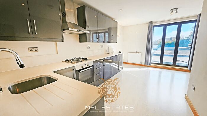 2 Bedroom Flat To Rent In Station Road, West Wickham, BR4