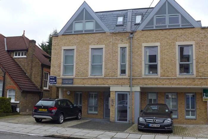 1 Bedroom Flat To Rent In Grove Road, Barnes, London, SW13