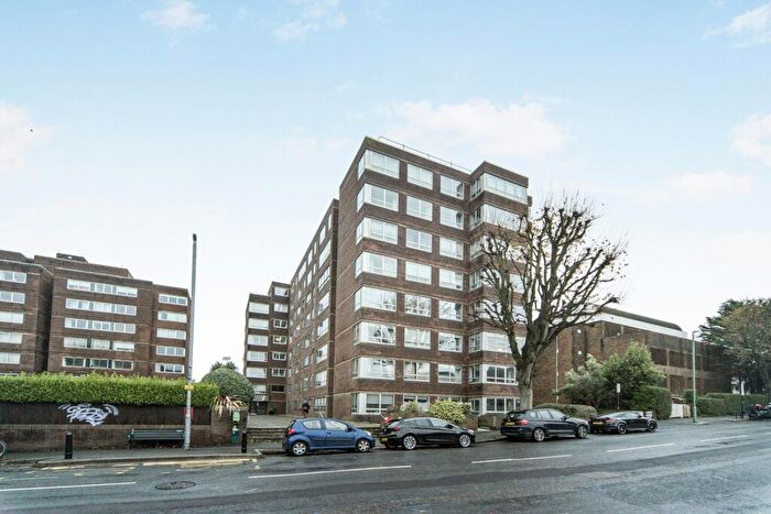 2 Bedroom Flat For Sale In Eaton Road, Hove, East Sussex, BN3
