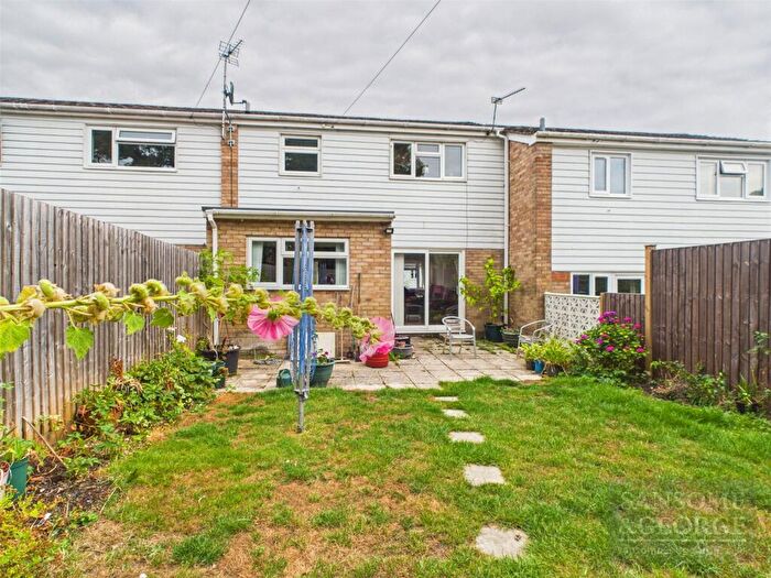 3 Bedroom Terraced House For Sale In Reynards Close, Tadley, Hampshire, RG26