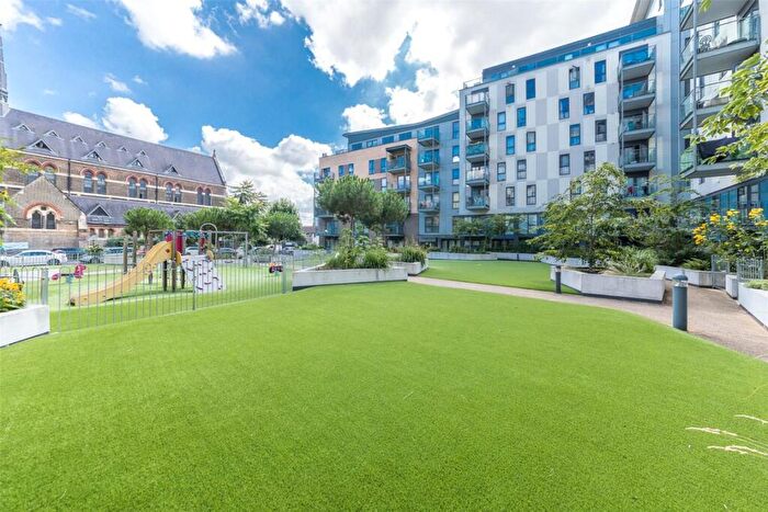 2 Bedroom Flat To Rent In Jupiter House, Canning Town, London, E16