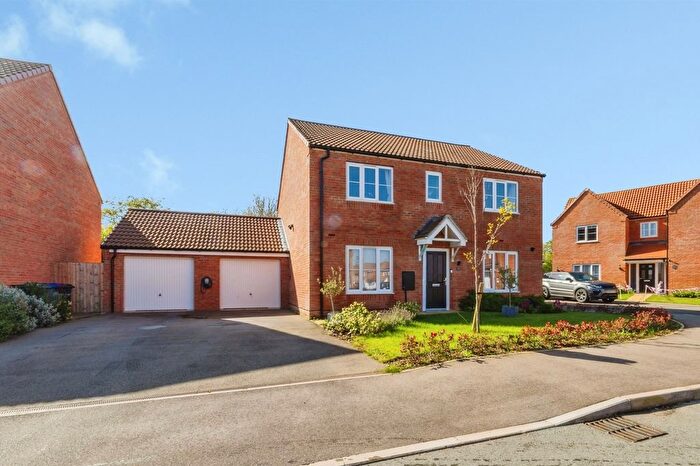 4 Bedroom Detached House For Sale In Field Avenue, Saxilby, Lincoln, LN1