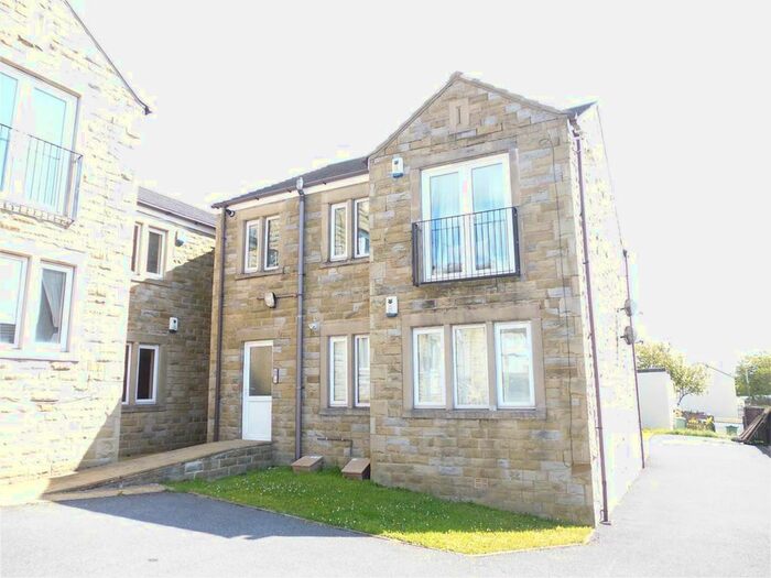 Houses to rent in Colne Valley View, HD7