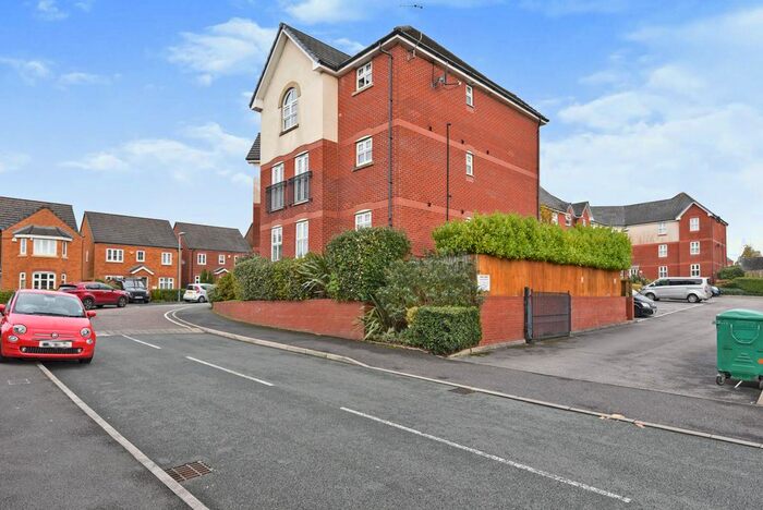 2 Bedroom Flat To Rent In The Links, Hyde, Greater Manchester, SK14