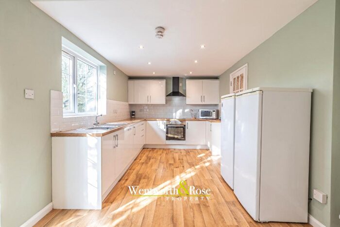 4 Bedroom Semi Detached House To Rent In Iris Close, Selly Oak, Birmingham, B29