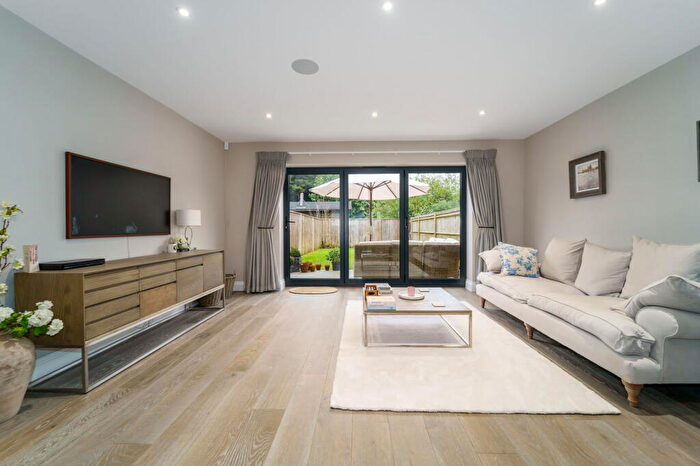 3 Bedroom Terraced House For Sale In Hawthorne Close, Byfleet, KT14