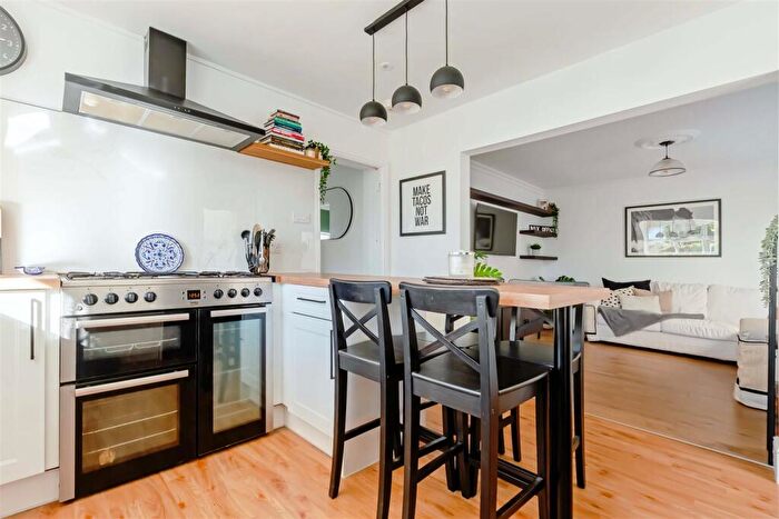 2 Bedroom Flat To Rent In Alexandra Road, Worthing, BN11