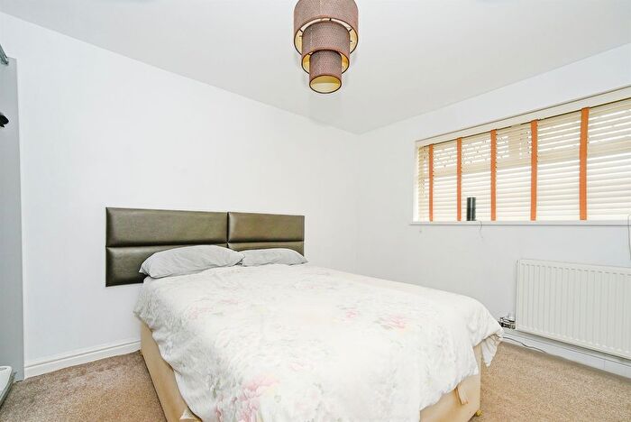 3 Bedroom End Terrace House For Sale In Dulverton Avenue, Swindon, SN3