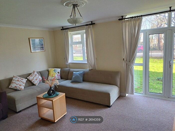 3 Bedroom Maisonette To Rent In Spencer Park, London, SW18