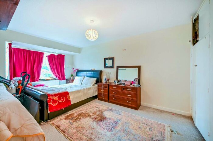2 Bedroom Flat To Rent In Surbiton Hill Park, Berrylands, Surbiton, KT5