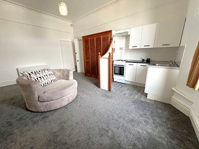 Studio To Rent In Orchard Gardens, Teignmouth, TQ14