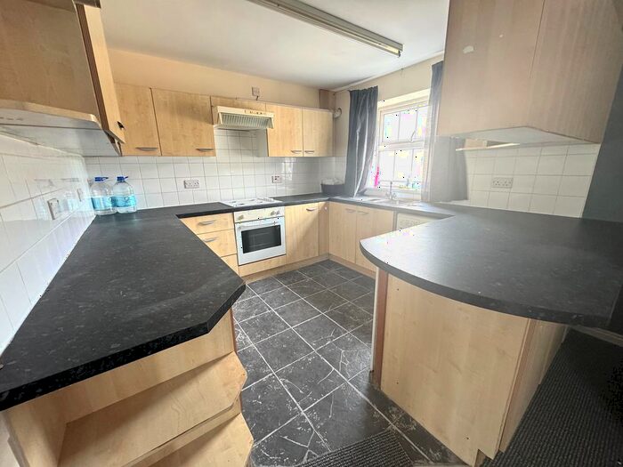 2 Bedroom Flat To Rent In Holderness Road, Hull, HU9