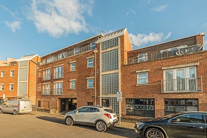 2 Bedroom Flat To Rent In Southsea Road, Kingston Upon Thames, KT1