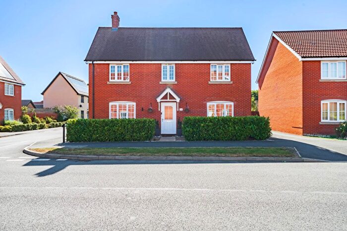 4 Bedroom Detached House For Sale In Swallow Drive, Wymondham, NR18
