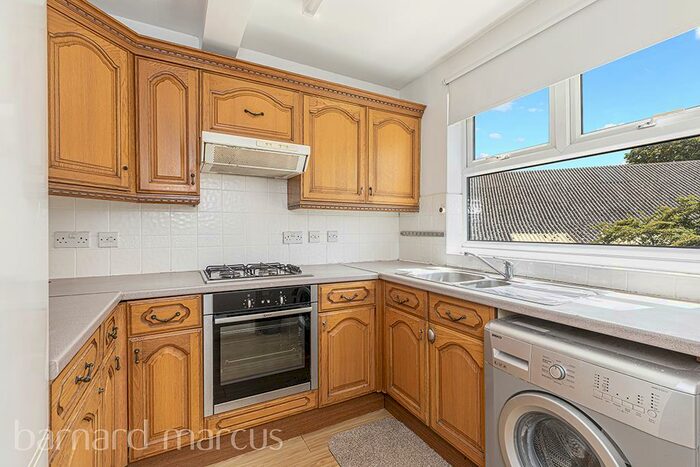 2 Bedroom Maisonette To Rent In Bedford Close, Muswell Hill, N10