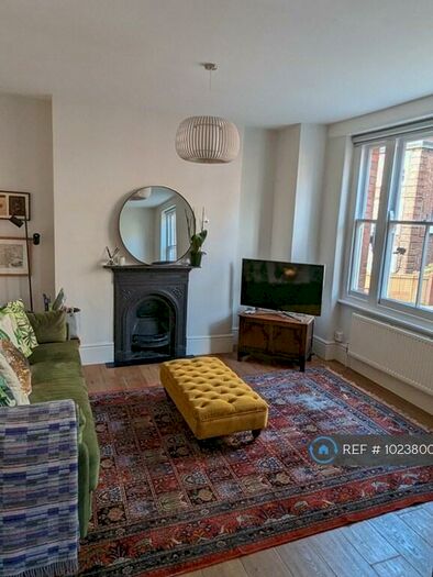 3 Bedroom Flat To Rent In Pleasant Place, London, N1