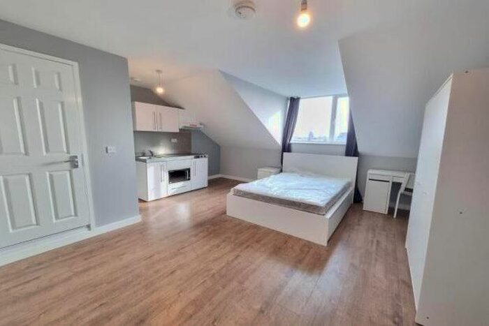 Studio To Rent In Bearwood Road, Smethwick, B66