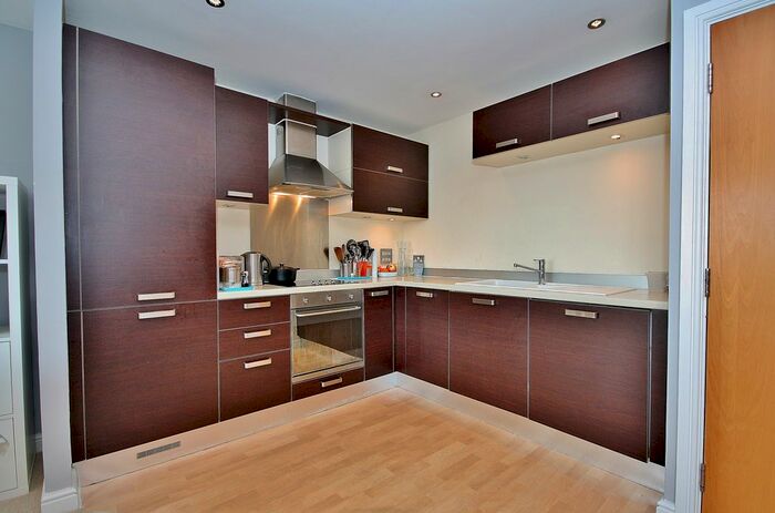 2 Bedroom Flat To Rent In Goldsworth Road, Woking, GU21