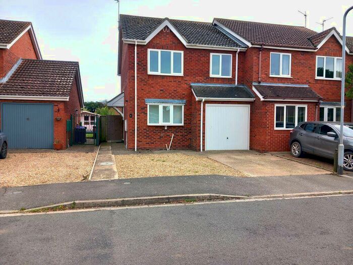 3 Bedroom House To Rent In Bed Semi Detached Centenary Close Butterwick, PE22