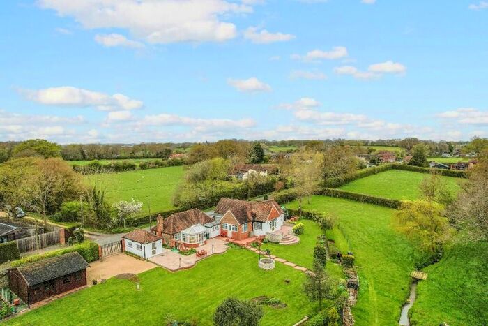 3 Bedroom Cottage For Sale In Priory Road, Ashford, TN25