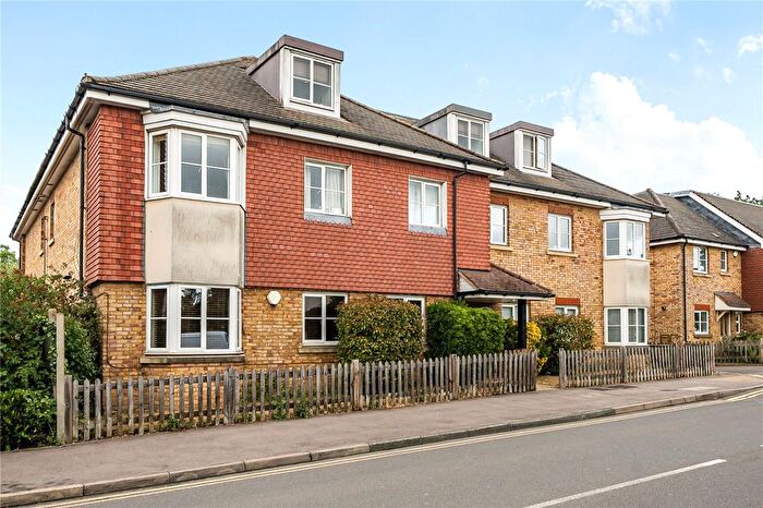 2 Bedroom Flat For Sale In Windmill Lane, Epsom, Surrey, KT17