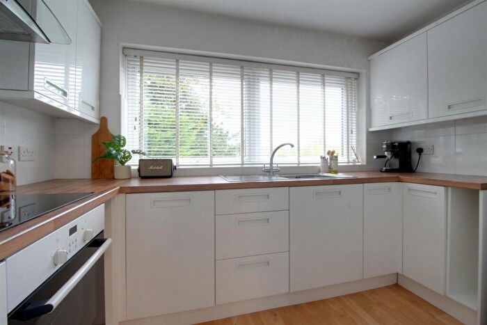 1 Bedroom Apartment For Sale In White Hill Court, Berkhamsted, HP4