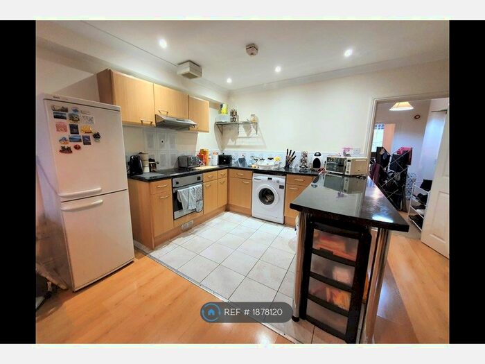 2 Bedroom Flat To Rent In Portland Place, Bristol, BS2