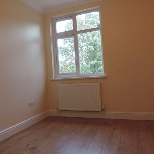 3 Bedroom Flat To Rent In Church Rd, London, E10
