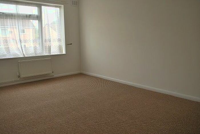 2 Bedroom Flat To Rent In Woodfield Close, Exmouth, EX8