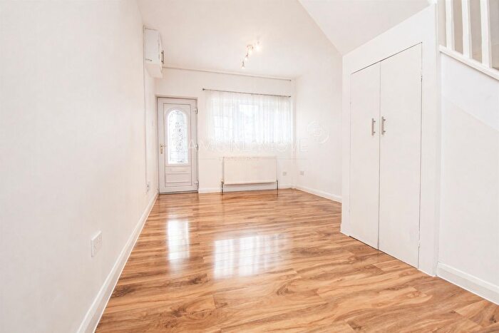 2 Bedroom Terraced House To Rent In Crosslands Avenue, Southall, UB2