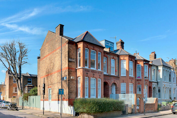 3 Bedroom Apartment To Rent In Roseleigh Avenue, London, N5