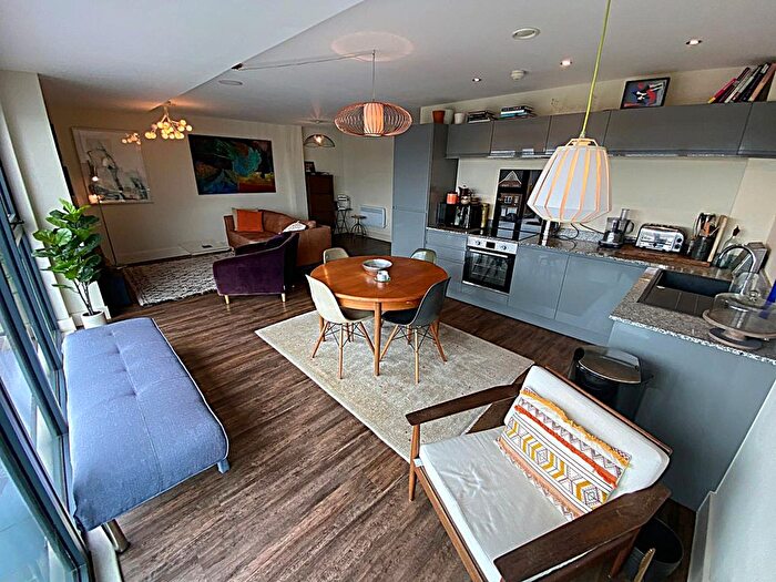 2 Bedroom Flat To Rent In Lewis Street, Cardiff, CF11