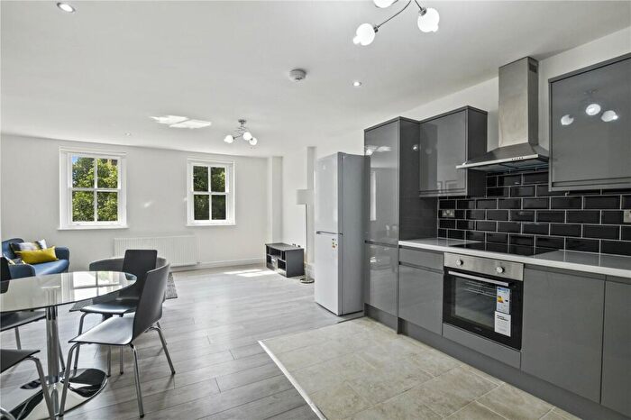 2 Bedroom Flat To Rent In Wigmore House, A Mile End Road, Stepney, London, E1