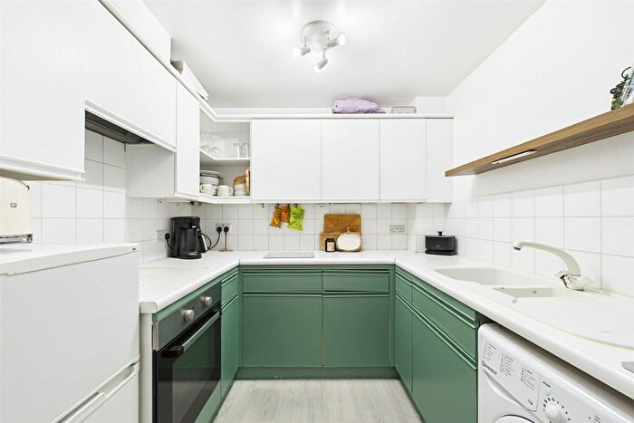 1 Bedroom Flat To Rent In Missenden Gardens, Burnham, Slough, Buckinghamshire, SL1