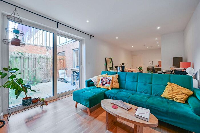 1 Bedroom Flat To Rent In Carriage Way, Deptford, London, SE8