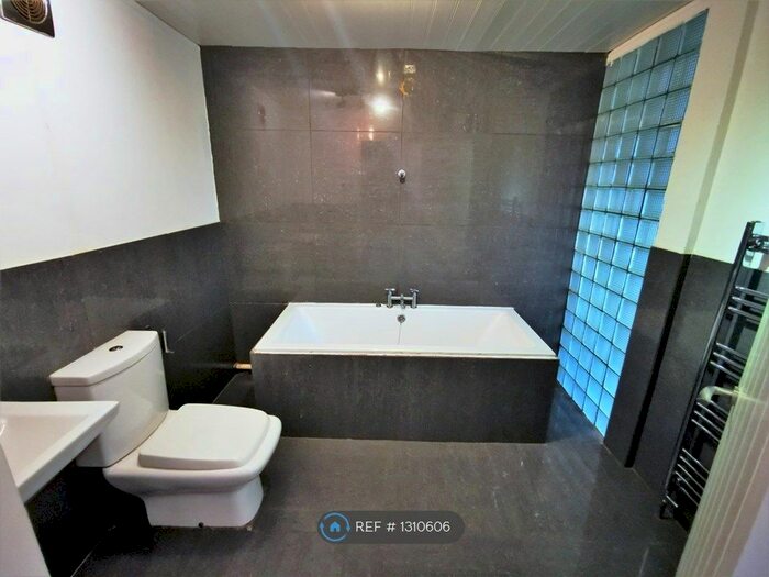 4 Bedroom Terraced House To Rent In Fenwick Lane, Halton Lodge, Runcorn WA7