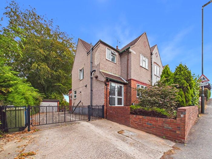 3 Bedroom Semi-Detached House For Sale In Boythorpe Road, Chesterfield, Derbyshire, S40