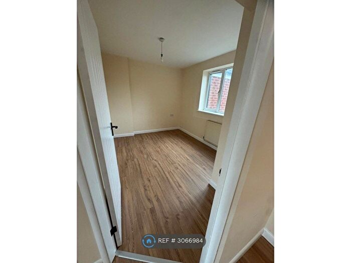 2 Bedroom Flat To Rent In Dorley Place, Bromsgrove, B60