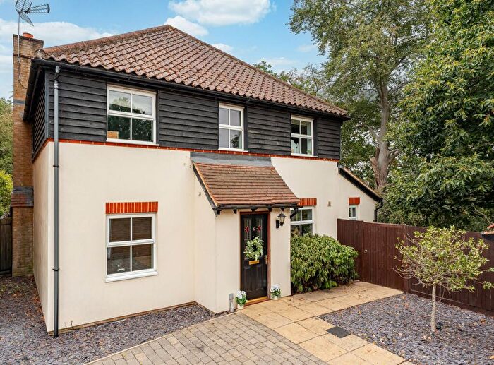 4 Bedroom Detached House For Sale In Eleanors Close, Thundridge, SG12